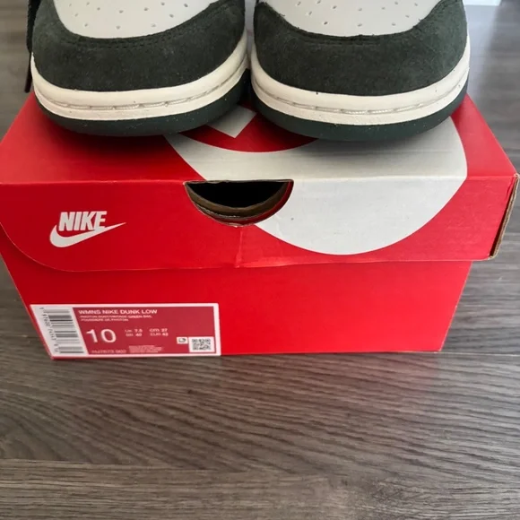 Nike runners size 10 - Picture 3 of 3